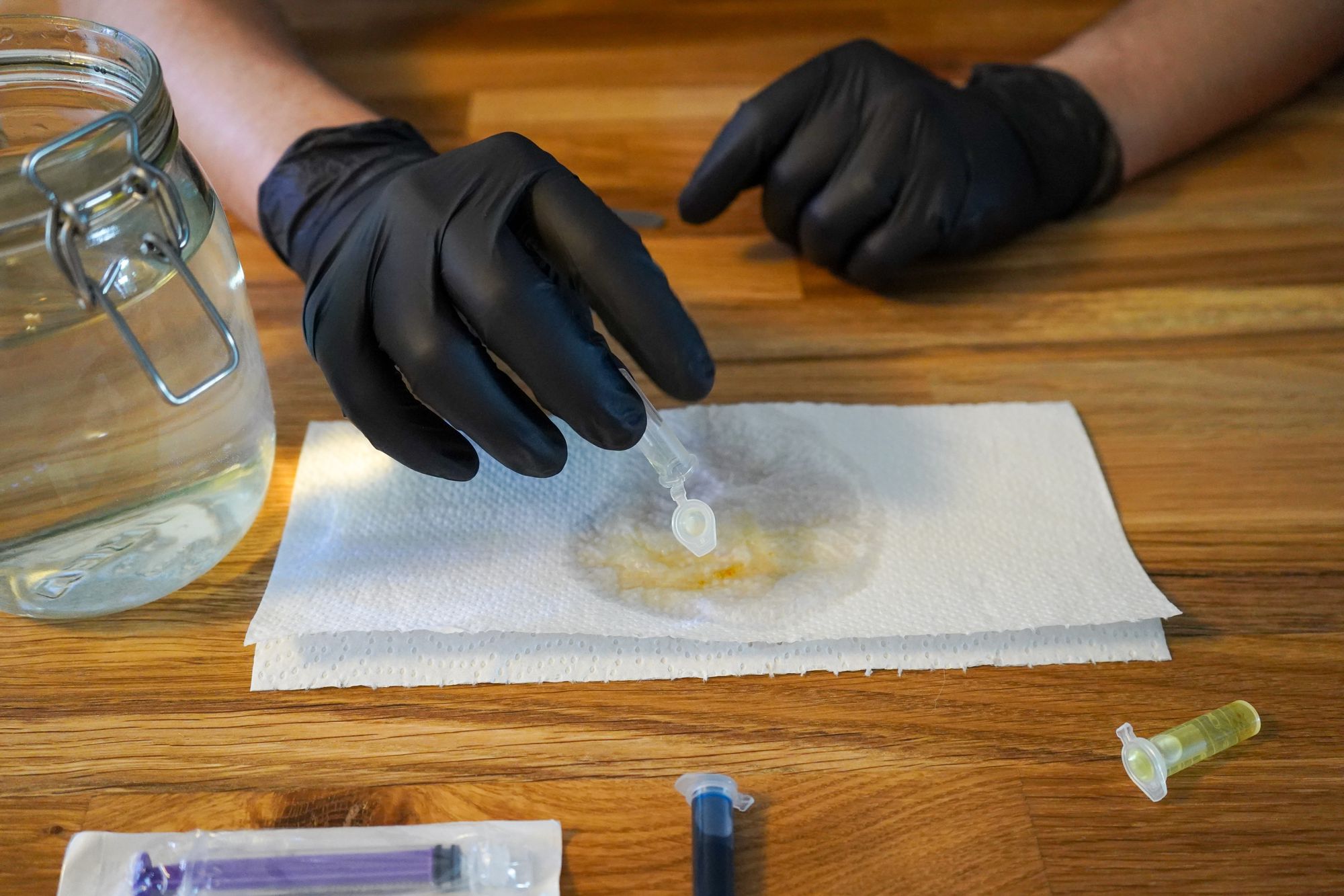 Pouring the Medeka eggs onto the paper towel